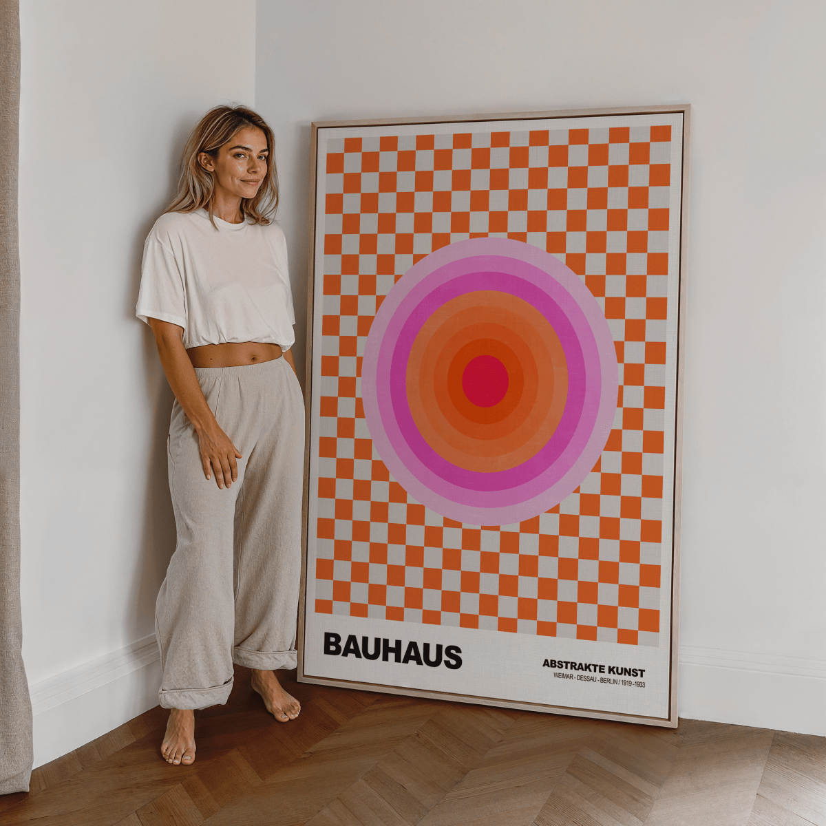 Poster Bauhaus Abstrakte Kunst · Pink Orange Kreis auf Schachbrett Muster · Modernes Retro Design Wandbild · Deko Print ohne Rahmen - justgoodmood