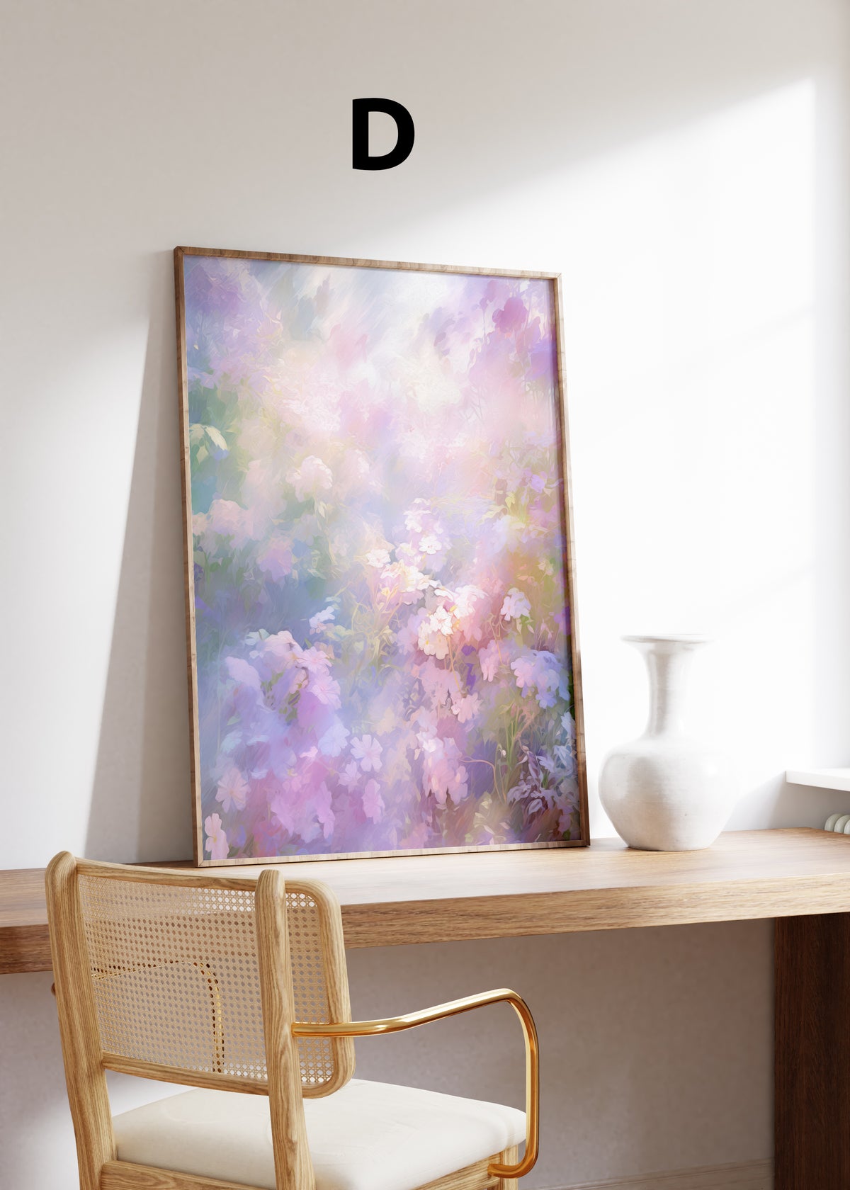Poster mit verträumten Blüten in Rosa und Lila im weichen Sonnenlicht, im Holzrahmen – Variante D.