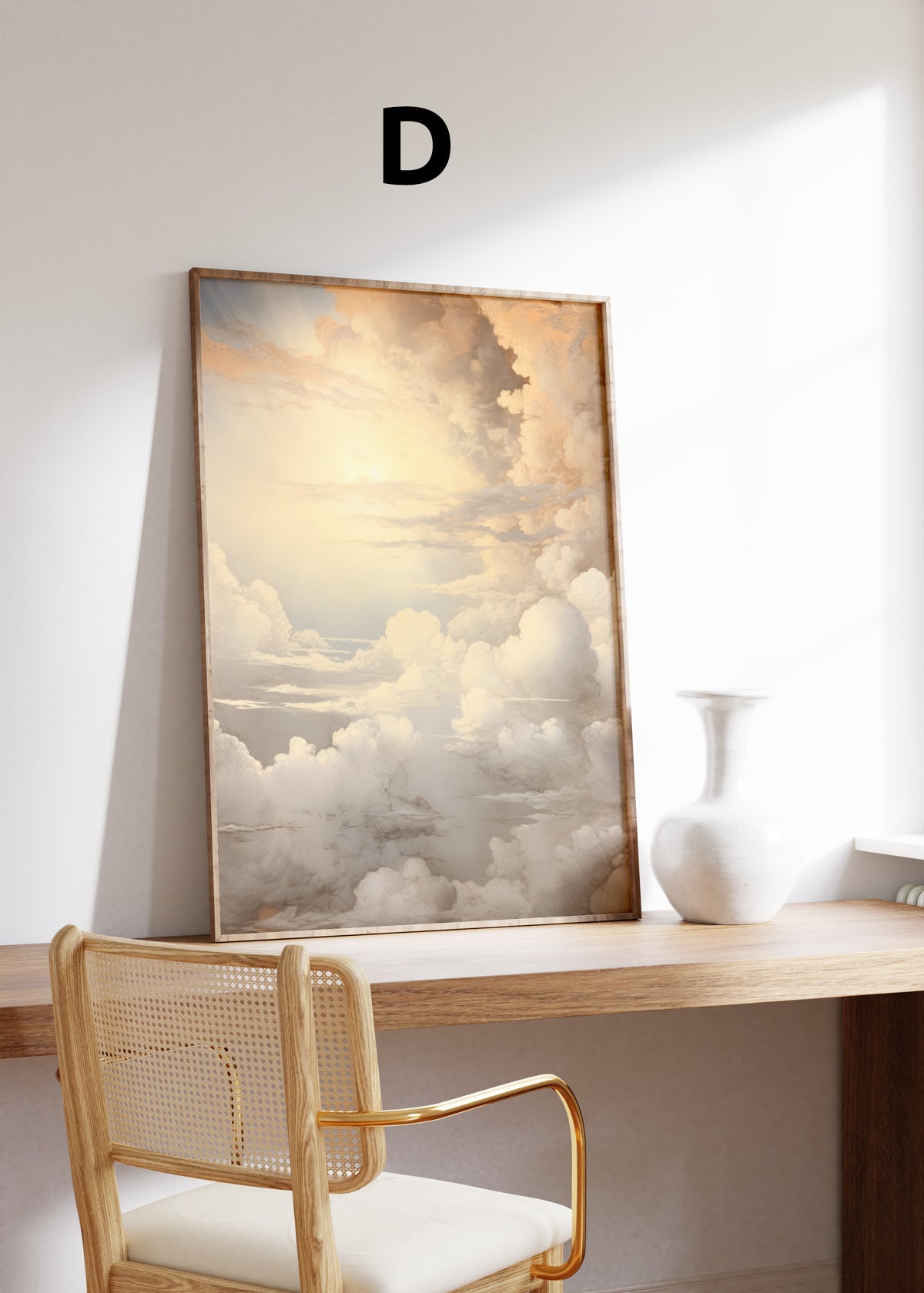 Postermotiv D: Weiche Wolken in Creme und Gold mit hellem Himmel. Im Holzrahmen auf einem Schreibtisch.
