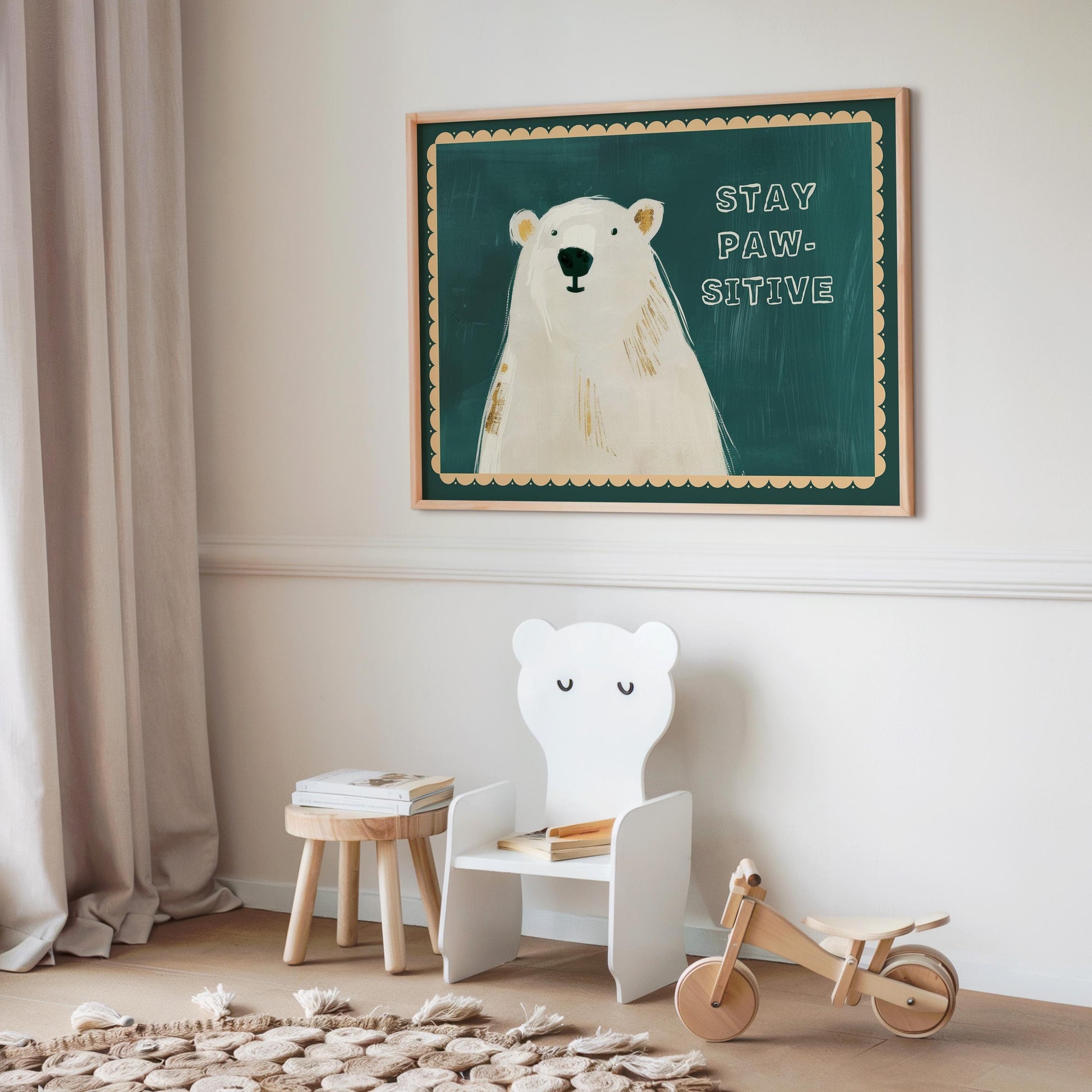Poster Kinderzimmer Bär · Bear With Me Wortspiel · Lustiges Tierposter mit Spruch · Coole Wanddeko für Kinderzimmer · Dekoprint ohne Rahmen - justgoodmood