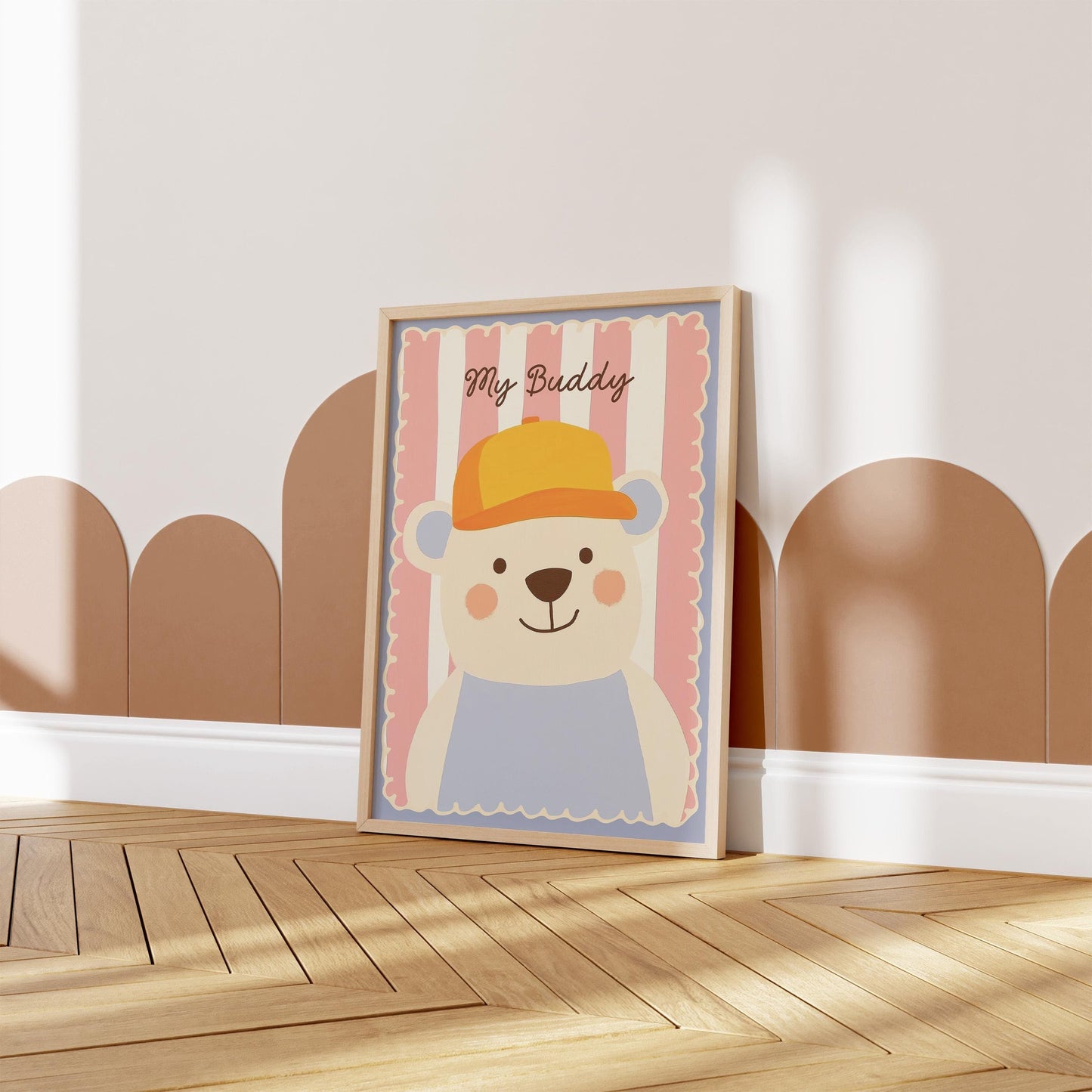 Poster Kinderzimmer Bär · My Buddy Schriftzug · Süßes Tierposter mit Mütze · Rosa & Pastell Deko · Freundliches Wandbild · Ohne Rahmen - justgoodmood
