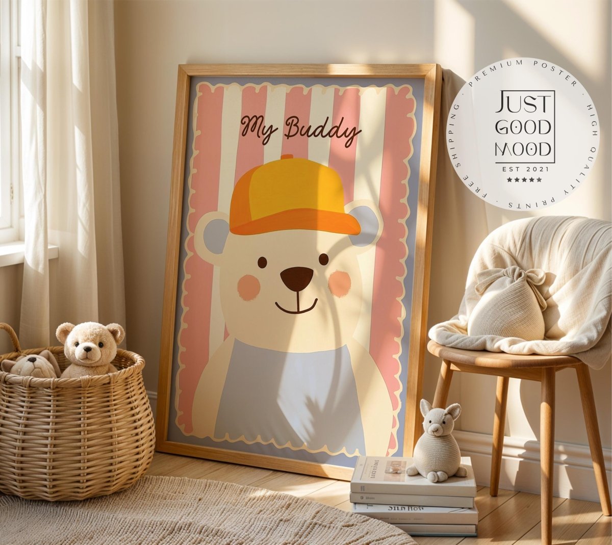 Poster Kinderzimmer Bär · My Buddy Schriftzug · Süßes Tierposter mit Mütze · Rosa & Pastell Deko · Freundliches Wandbild · Ohne Rahmen - justgoodmood