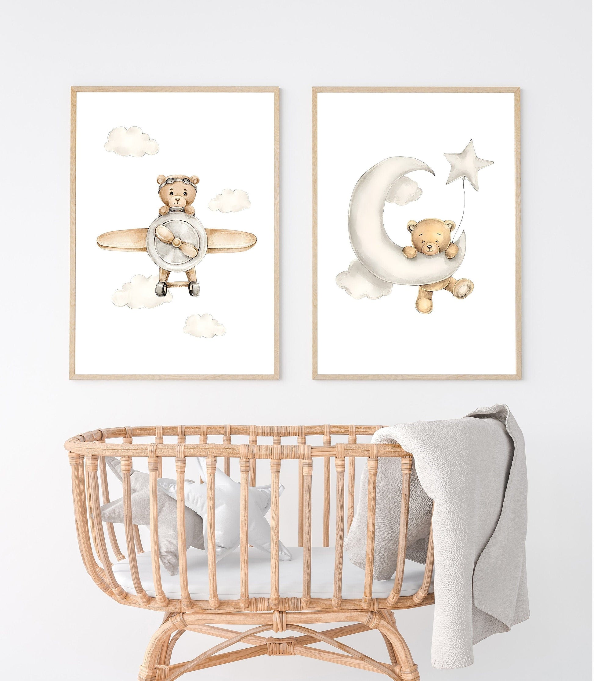 Poster Kinderzimmer Bilder · Geschenkidee für Kinder · Teddy Bären Flugzeug Pilot Mond Wolken· Deko Print ohne Rahmen - justgoodmood