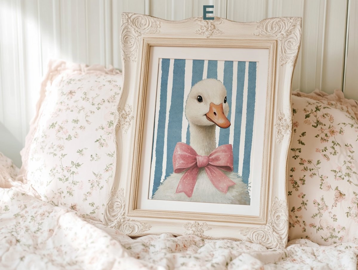 Poster Kinderzimmer Gänse mit Schleife · Geschenkidee für Kinder · Rosa & Blau · Bauernhof Deko Print ohne Rahmen - justgoodmood