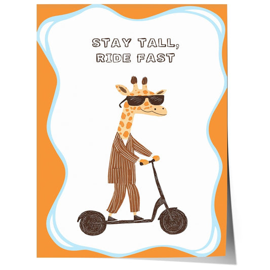 Poster Kinderzimmer Giraffe · Stay Tall, Ride Fast · Lustiges Tier auf Roller · Coole Wanddeko im Retro Look · Dekoprint ohne Rahmen - justgoodmood