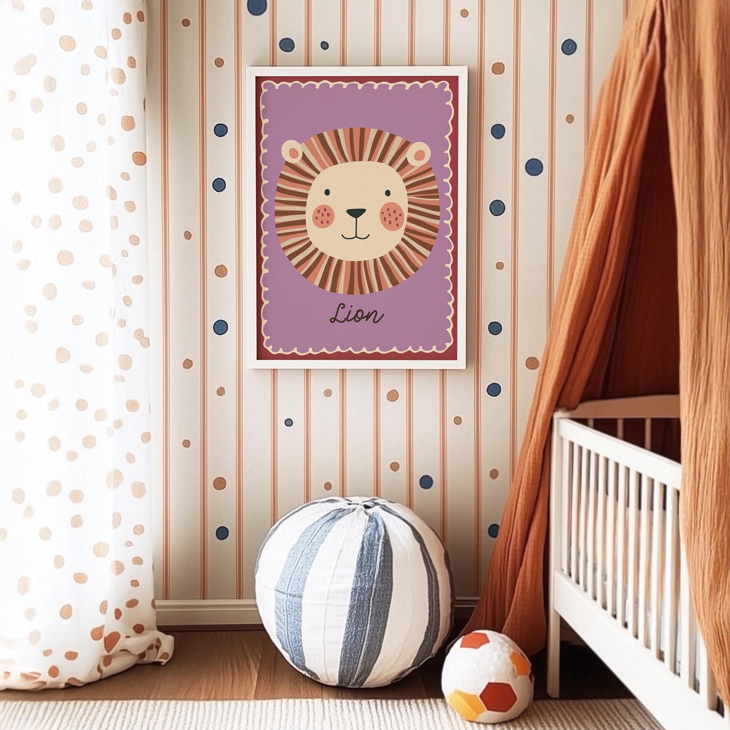 Poster Kinderzimmer Löwe · Niedliches Tiermotiv · Lion Illustration auf Lila Hintergrund · Dschungel Deko für Kinder · Dekoprint ohne Rahmen - justgoodmood