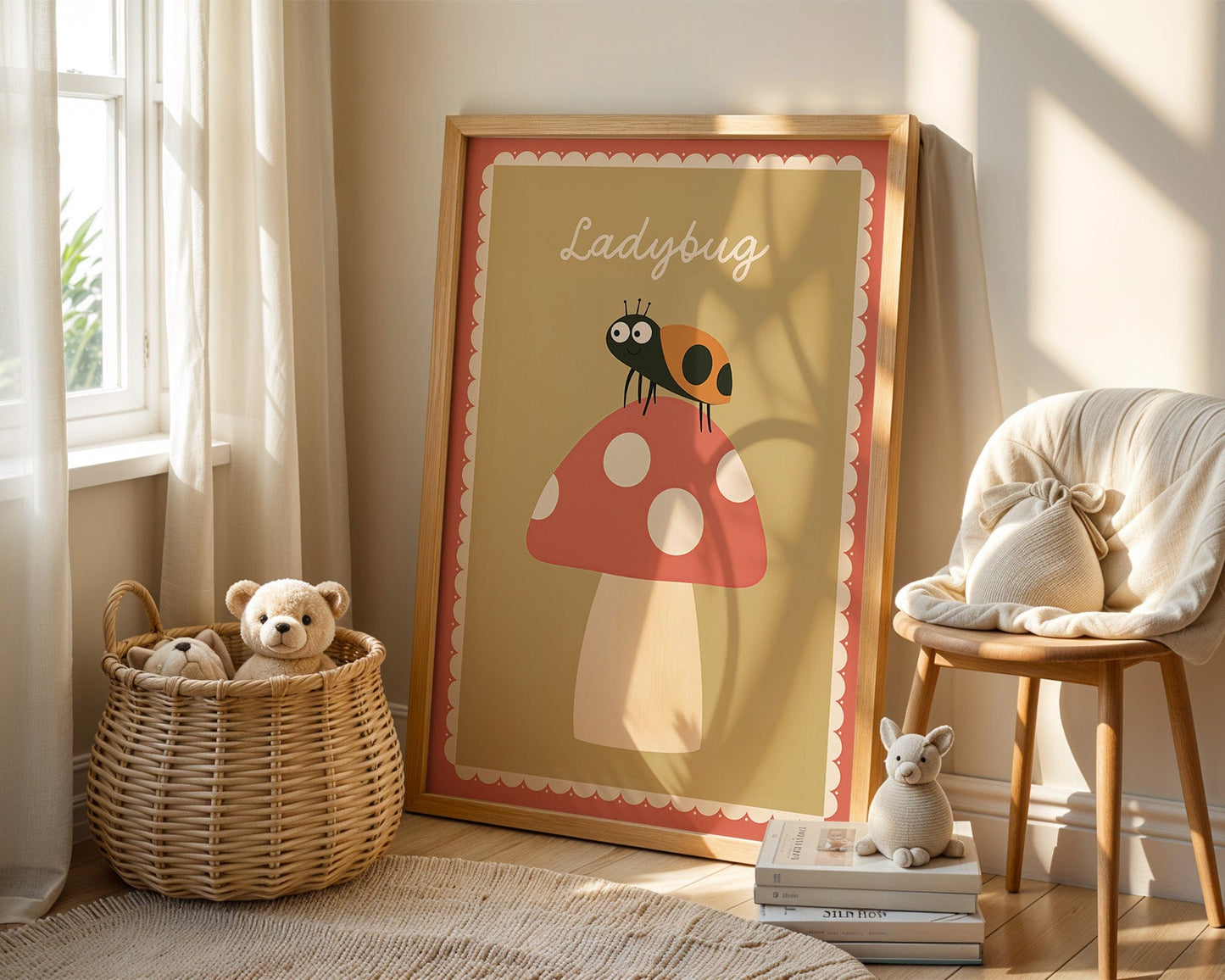 Poster Kinderzimmer Marienkäfer · Ladybug auf Fliegenpilz · Naturmotiv · Niedliches Insektenposter · Deko für Kinderzimmer · Ohne Rahmen - justgoodmood