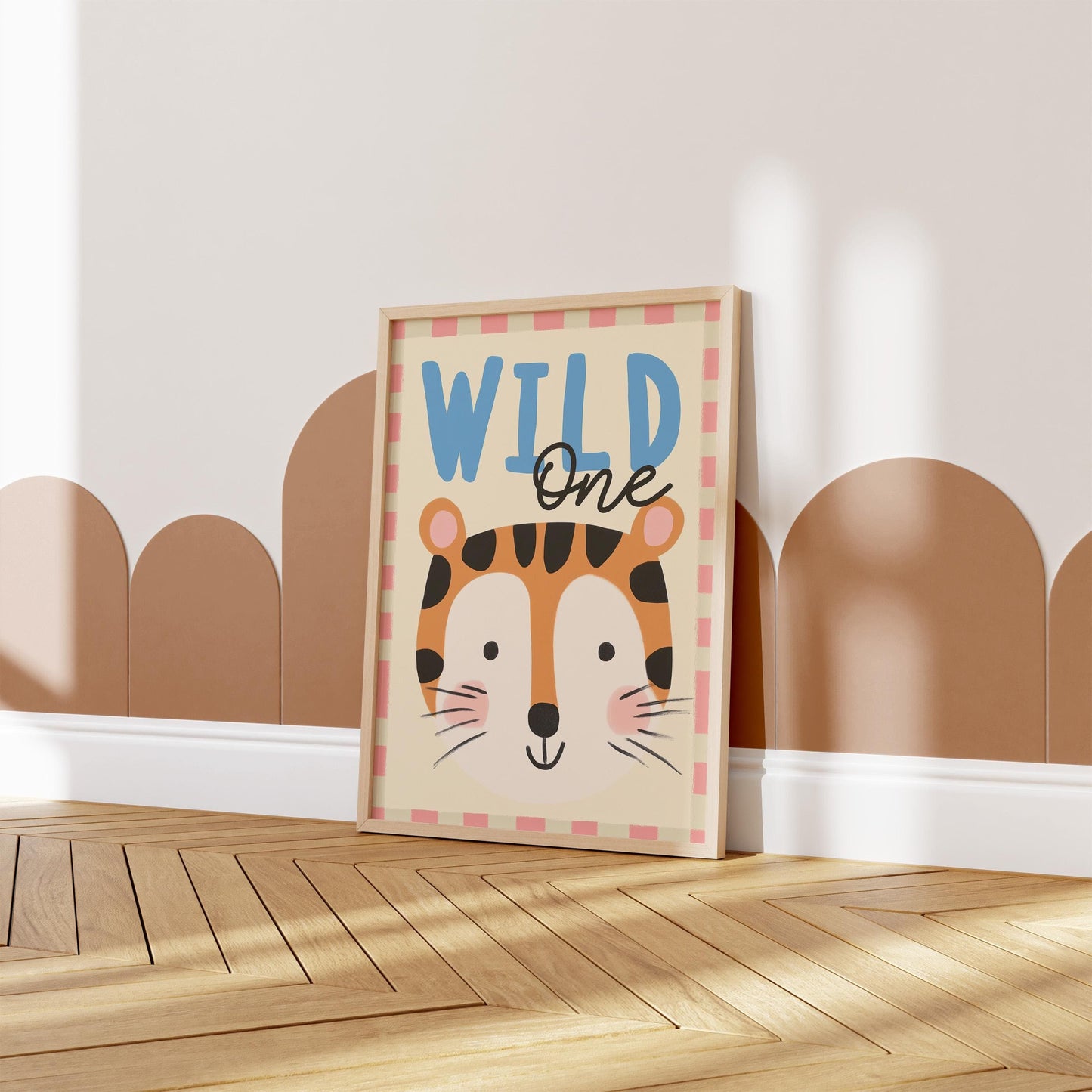 Poster Kinderzimmer Tiger · Wild One Schriftzug · Lustiges Tiermotiv · Dschungel Deko für Kinder · Geburtstagsbild · Dekoprint ohne Rahmen - justgoodmood