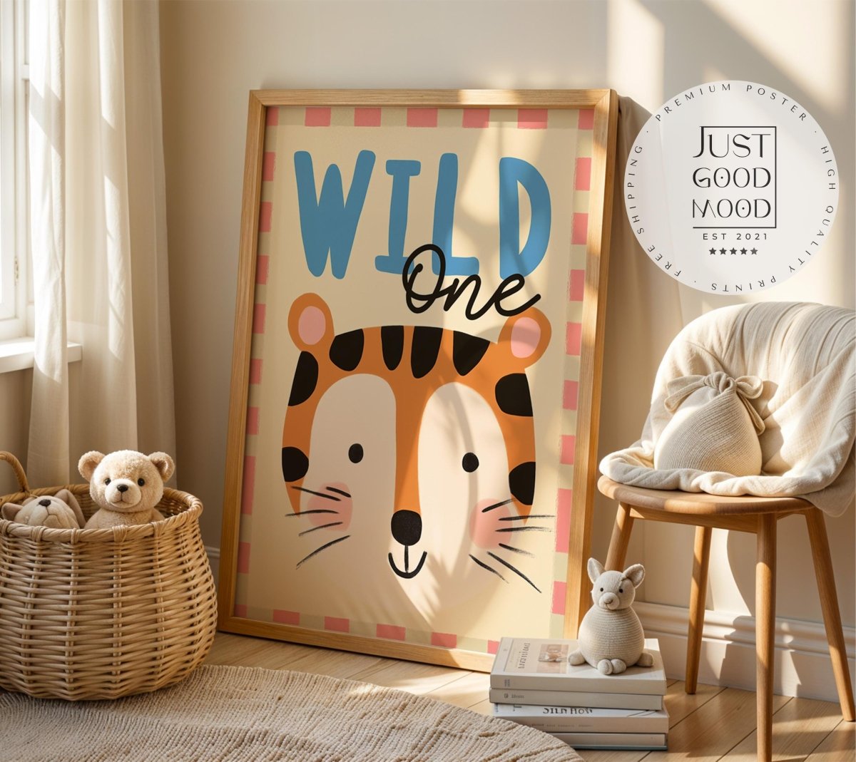 Poster Kinderzimmer Tiger · Wild One Schriftzug · Lustiges Tiermotiv · Dschungel Deko für Kinder · Geburtstagsbild · Dekoprint ohne Rahmen - justgoodmood