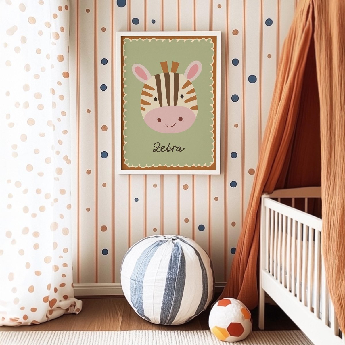 Poster Kinderzimmer Zebra · Niedliches Tiermotiv auf Grün · Safari Deko für Babyzimmer · Liebevoll illustriert · Dekoprint ohne Rahmen - justgoodmood