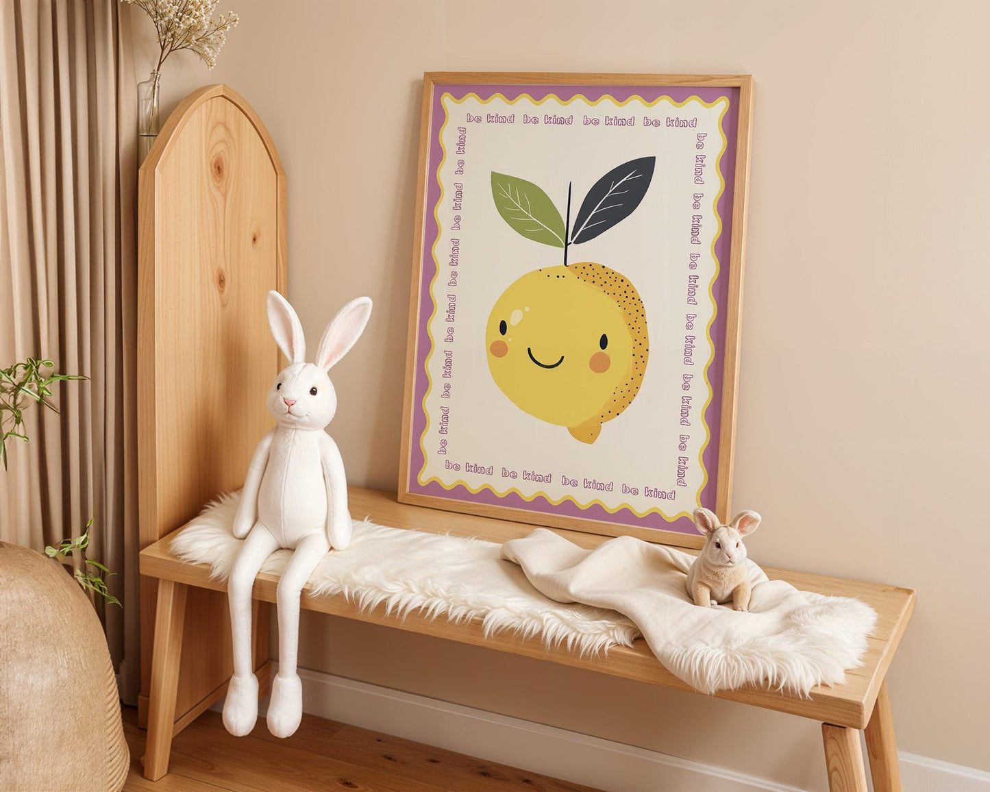 Poster Kinderzimmer Zitrone · Be Kind Spruch · Fruchtige Wanddeko mit Gesicht · Liebevolle Botschaft für Kinder · Dekoprint ohne Rahmen - justgoodmood