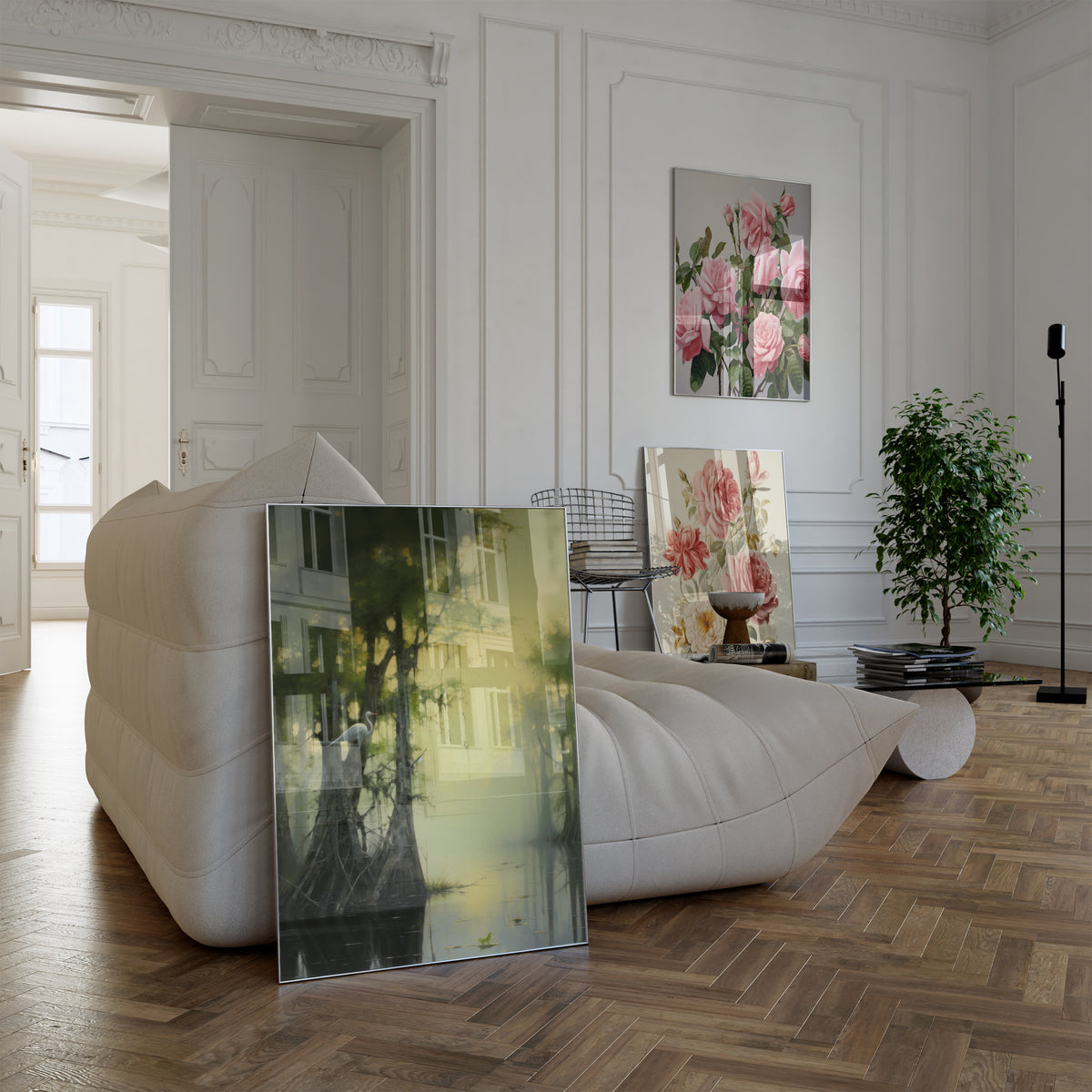 Poster in einem hellen Wohnzimmer mit weißem Sofa. Motive: Weißer Vogel zwischen Bäumen an einem nebligen Gewässer; Rosa Rosen an grünen Zweigen vor hellem Hintergrund; Botanische Illustration mit rosa, roten und cremefarbenen Rosen.