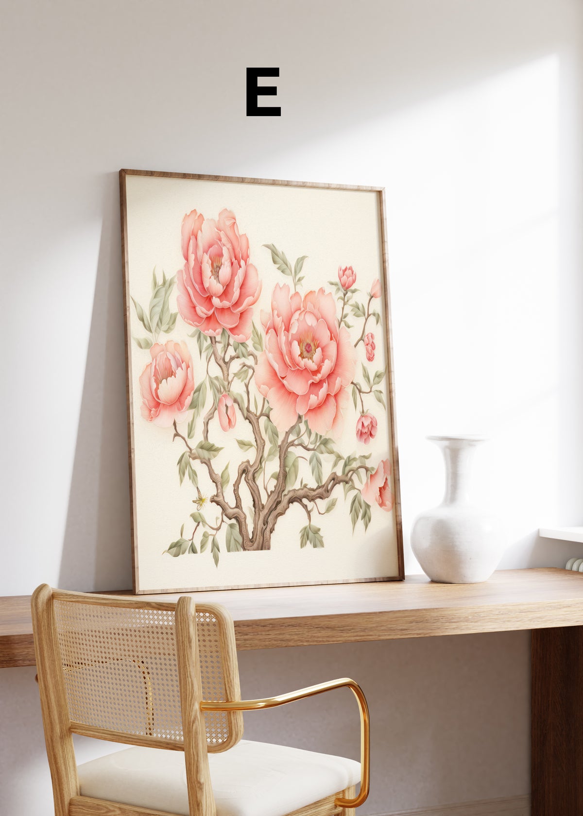 Postermotiv E: Rosa Pfingstrosen an verzweigten Ästen mit grünen Blättern. Im Holzrahmen auf einem Schreibtisch.