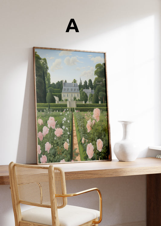 Postermotiv A: Symmetrischer Rosengarten vor einem hellen Schloss. Im Holzrahmen auf einem Schreibtisch.