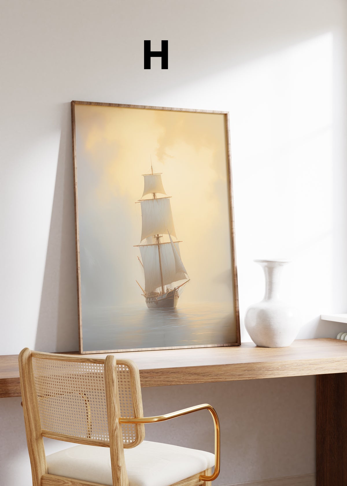 Poster mit einem Segelschiff auf ruhigem Wasser im goldenen Licht, im Holzrahmen – Variante H.