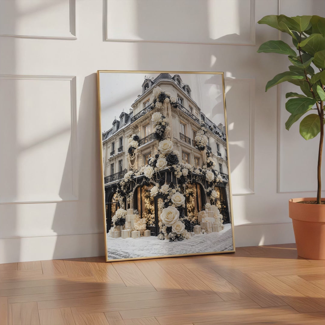 Videoansicht des gerahmten Posters mit einer Pariser Hausfassade mit weißen und schwarzen Rosen im Schnee.