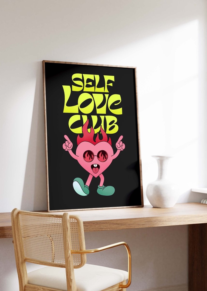 Self Love Club Poster · Flaming Herz Charakter Illustration Poster · Retro Pop Art Typografie · Print ohne Rahmen - justgoodmood