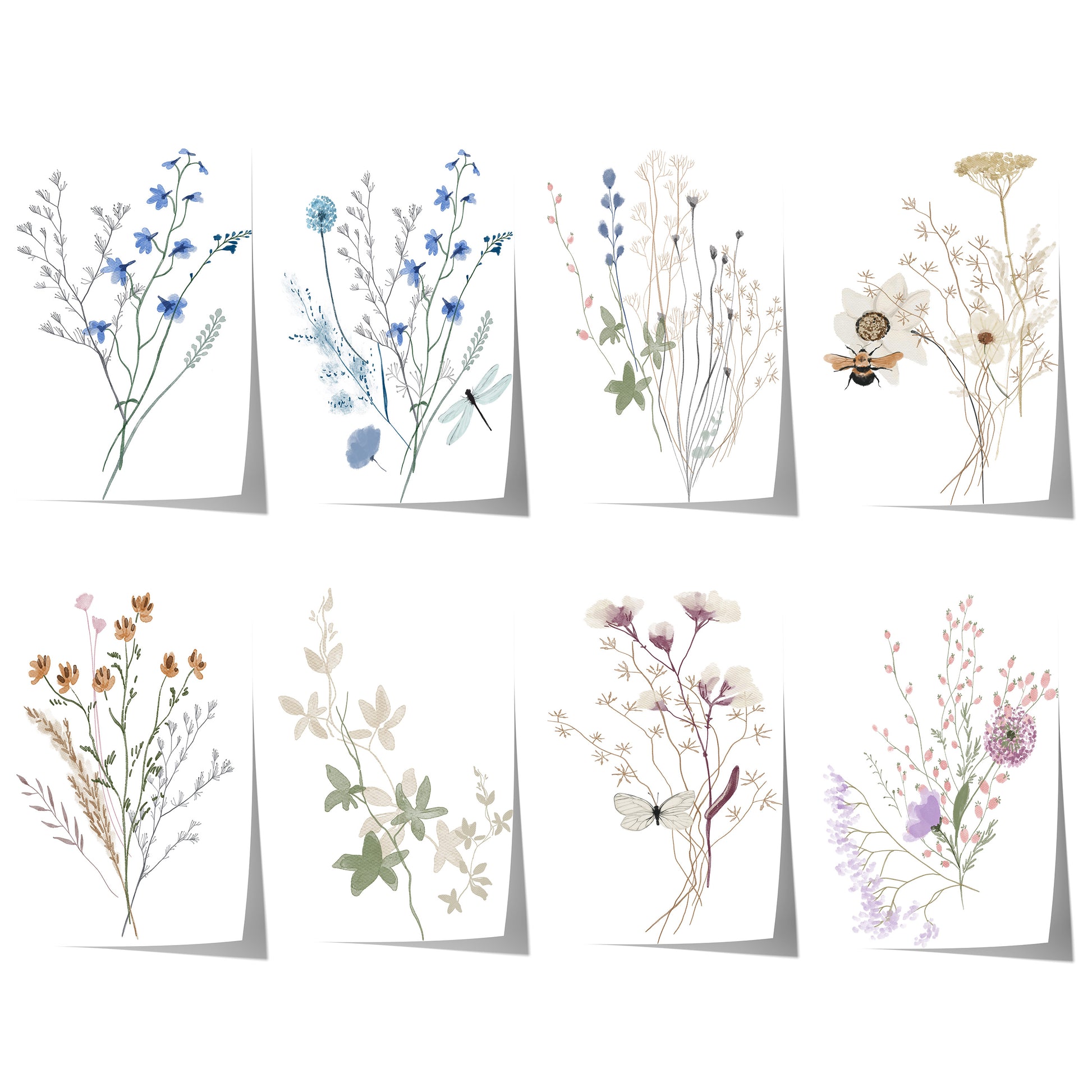 Zarte botanische Wildblumen mit blauen, rosa und cremefarbenen Blüten, filigranen Zweigen und kleinen Schmetterlingen auf weißem Hintergrund.