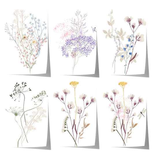 Zarte botanische Blumenillustration mit pastellfarbenen Wildblumen, filigranen Stängeln und natürlichen Pflanzen auf weißem Hintergrund.