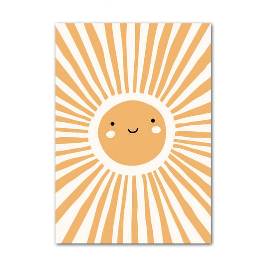Verspielt gestalteter Print eines lächelnden Sonnengesichts von justgoodmood. Ideal als dekorativer Akzent für jeden Raum, besonders in Kinderzimmern.