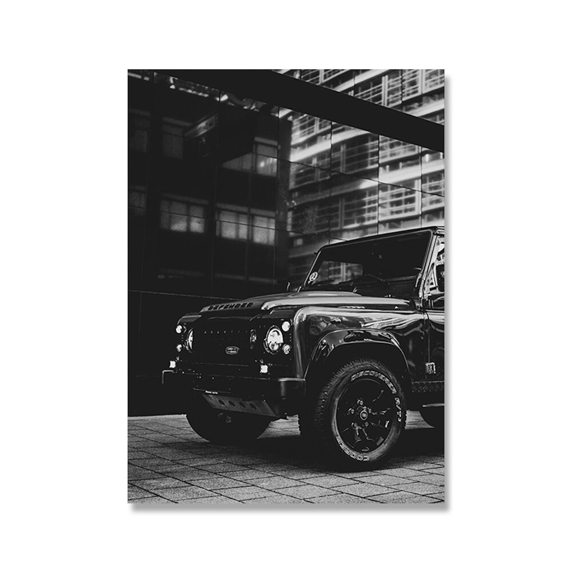 Modisches Poster von justgoodmood mit einem klassischen SUV in urbaner Kulisse, perfekt für eine trendige Wohnatmosphäre.