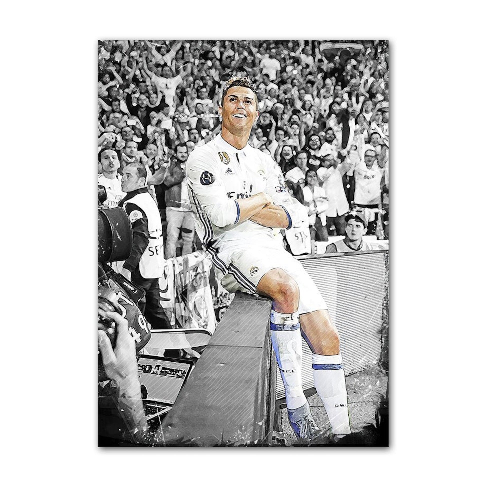 Poster Fußball Cristiano Ronaldo Jubel mit Pokal als Deko Print ohne Rahmen von justgoodmood zeigt Ronaldo entspannt in einer jubilierenden Pose, perfekt für inspirationaler Raumgestaltungen.