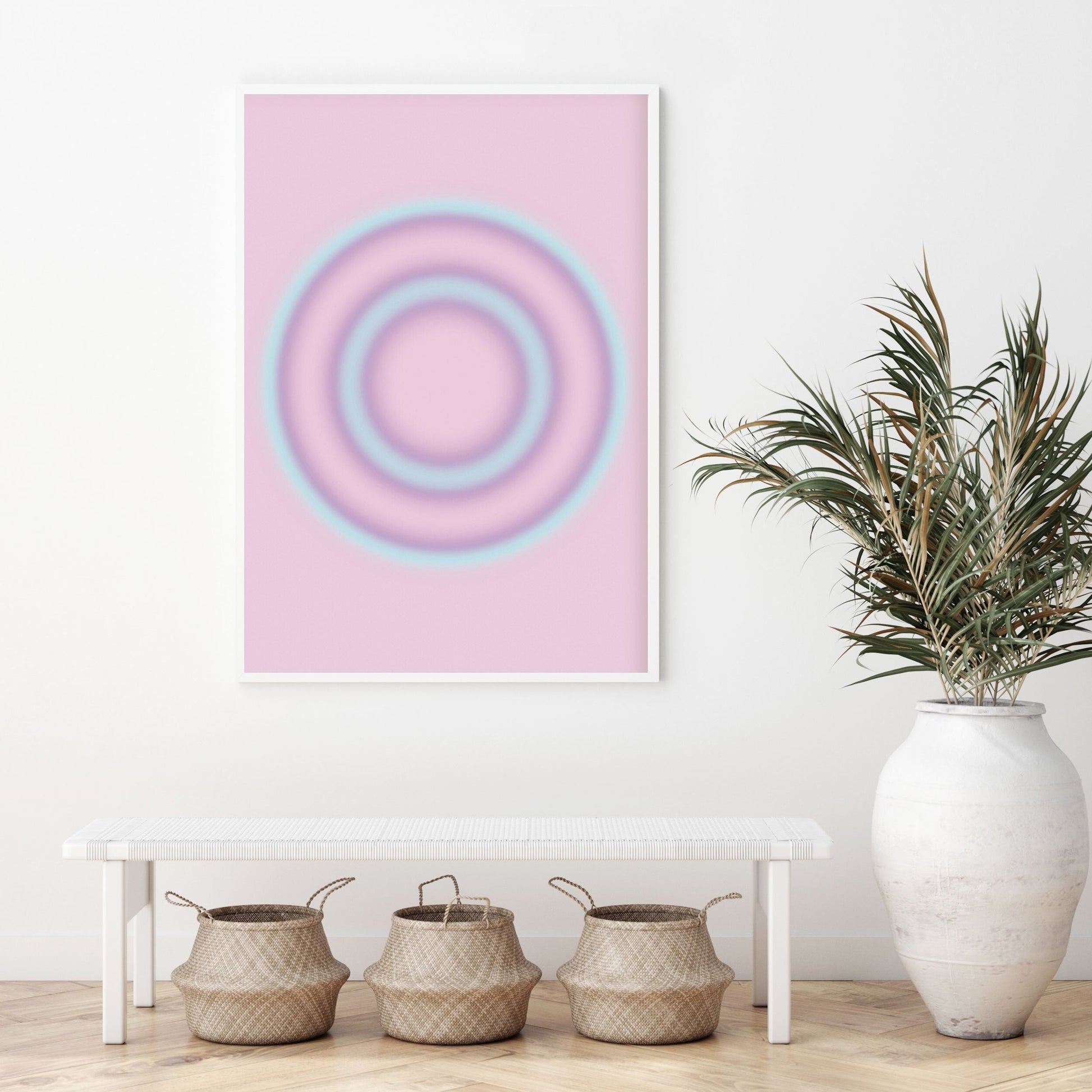 Farbenspiele mit dem Poster von justgoodmood - Sanfte, verschwommene Kreise in rosa und blau, perfekt für ein harmonisches und modernes Zuhause.