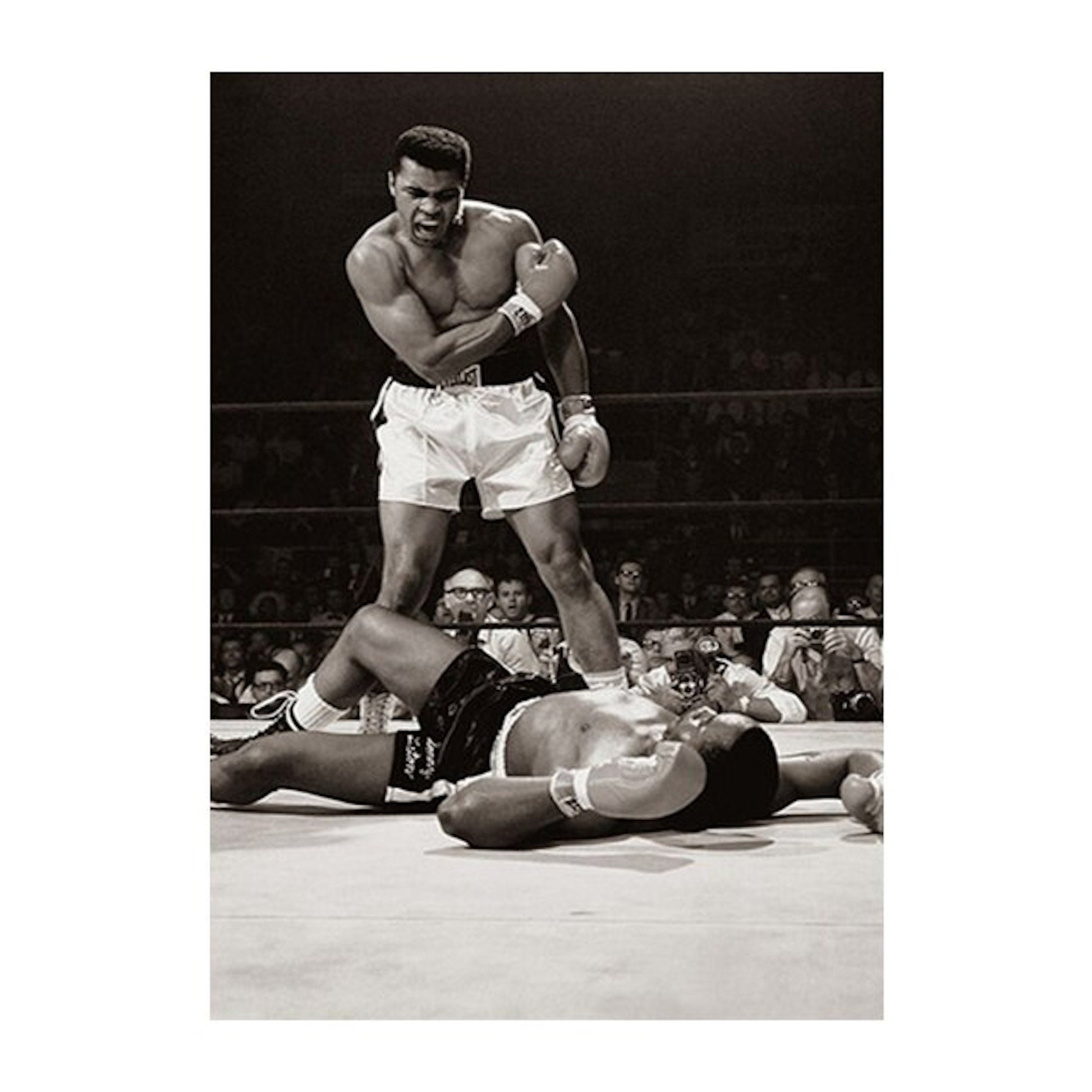 Historisches Poster von Muhammad Ali in sepia, der im Ring jubelt, von justgoodmood, Größter aller Zeiten.