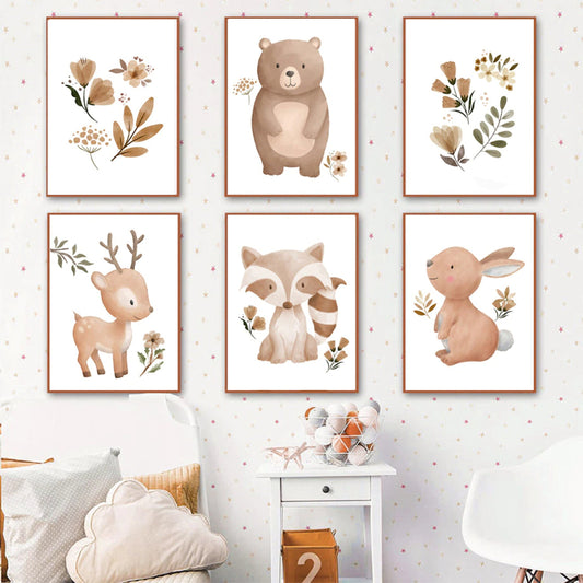 Bezauberndes Poster von JustGoodMood mit Kinder Tieren: Schmetterling, Fuchs, Eule, Hase, Reh und Bär, ideal für die Dekoration im Kinderzimmer.
