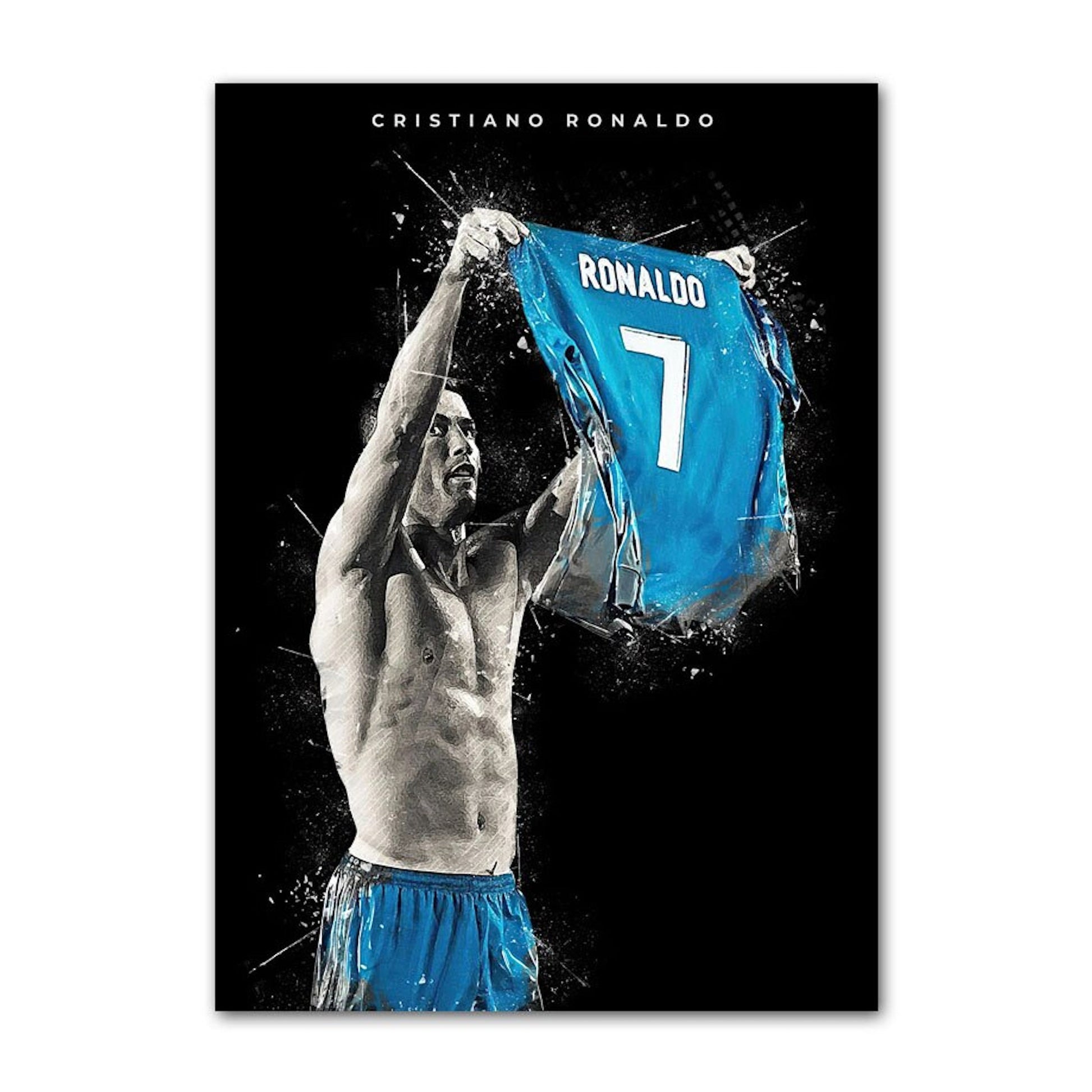 Dramatisches Poster von Cristiano Ronaldo, der sein Trikot stolz erhebt. Ein eindrucksvoller Deko Print ohne Rahmen von justgoodmood für echte Fußballfans.