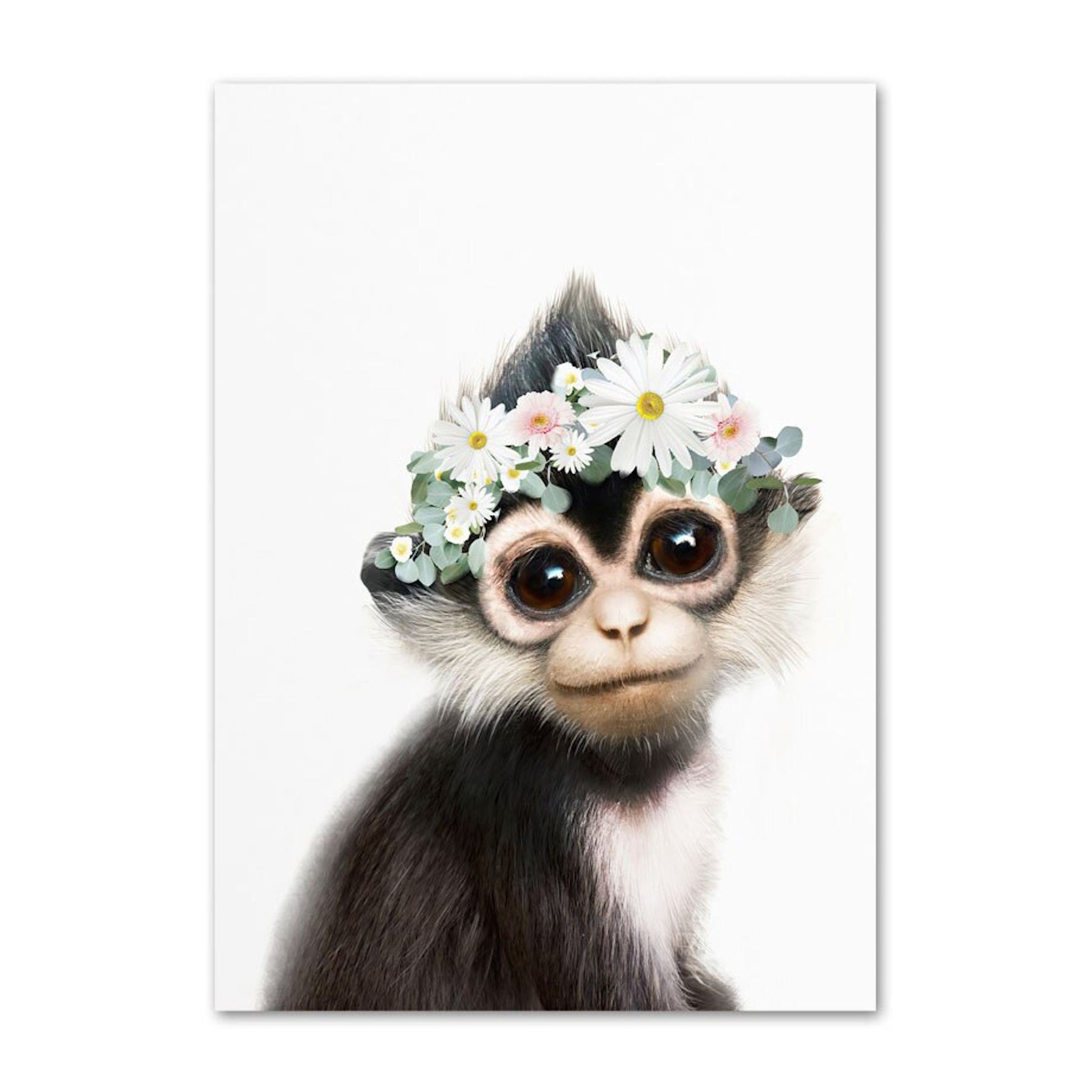 Niedlicher Affe mit Blumenkranz auf einem Poster von justgoodmood. Kinder Tiere mit Blumenkranz, ideal für Kinderzimmer-Deko.
