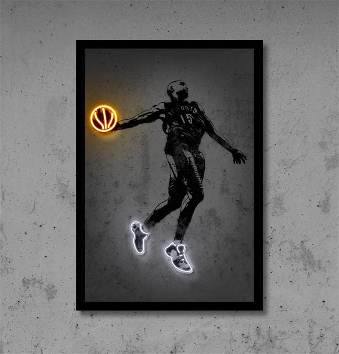 Stylisches Poster eines Basketballspielers mit Neon Ball als Deko Print von justgoodmood, ideal zum Auflockern jeder Einrichtung.