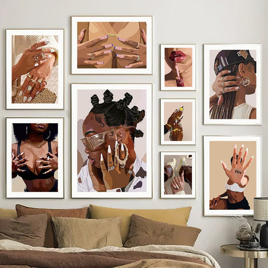 Stylische Hip Hop Schmuck Poster für Mädchen von justgoodmood. Eine Wand mit verschiedenen Kunstdrucken, die vor Kreativität sprühen und perfekt für Wohnzimmer oder Schlafzimmer sind.
