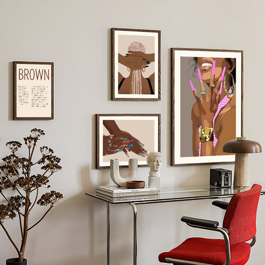 Buntes Boho-Nägel Poster von justgoodmood, präsentiert in einem stilvollen Wohnzimmer-Setting mit eingerahmten Kunstwerken, die eine kreative Atmosphäre schaffen. Perfekt für Wohnzimmer und Schlafzimmer.