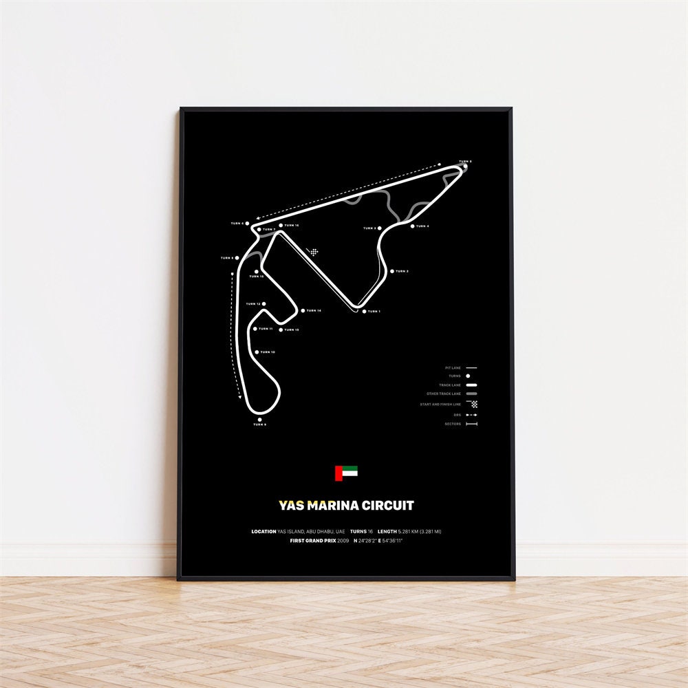 Detailliertes Poster der Yas Marina Circuit Strecke, ideal für Racing-Enthusiasten, auf schwarzem Hintergrund mit Flagge und Informationen. Poster Formel 1 Rennfahrer Legenden Unterschriften I von justgoodmood.