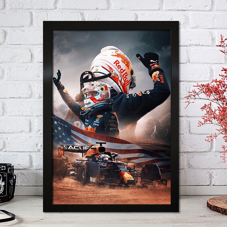 Poster Formel 1 Max Verstappen beim Feiern, mit Rennfahrerhelm und Red Bull Design, von justgoodmood. Ideal für Motorsport-Fans.