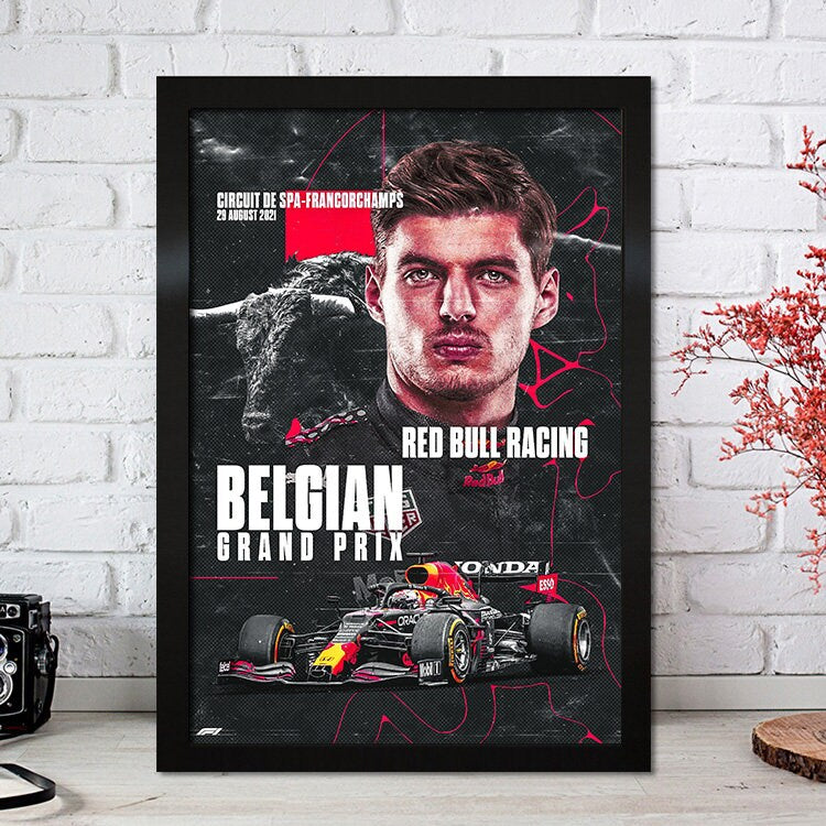 Beeindruckendes Formel 1 Poster von Max Verstappen, Rennfahrer von Red Bull, im coolen Design für Ihr Zuhause von justgoodmood.