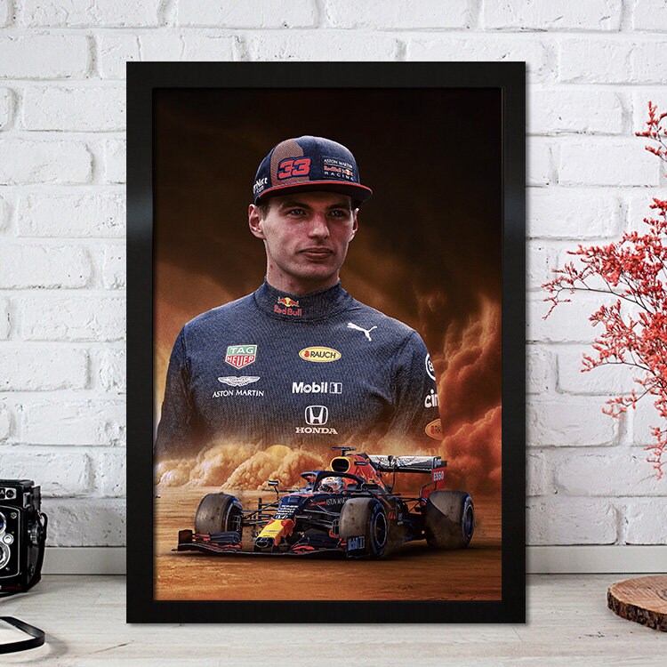 Dynamisches Max Verstappen Poster von justgoodmood, das den Red Bull Rennfahrer mit dem aufregenden Formel 1 Wagen in einem fesselnden Stil darstellt.