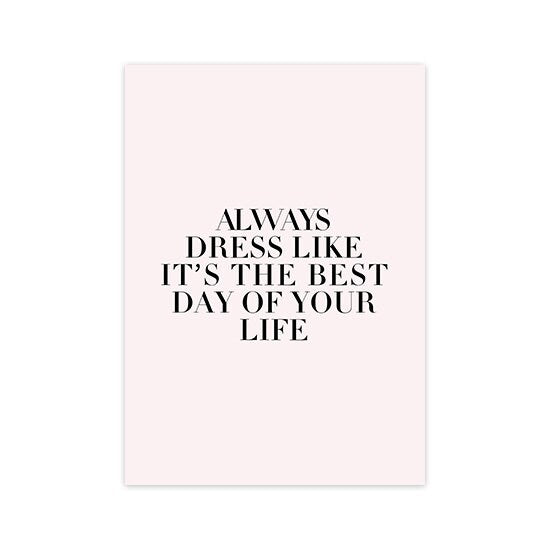 Wunderschönes Wandbild in sanftem Rosa mit dem Spruch 'Always dress like it’s the best day of your life' von justgoodmood - Für eine positive Atmosphäre in jedem Raum.