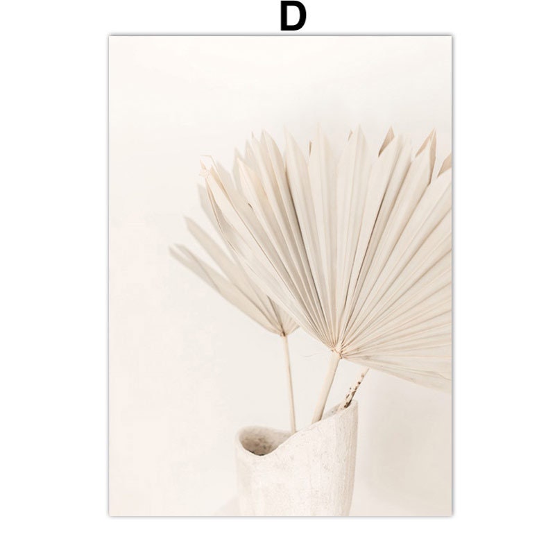 Elegante gefaltete Blätter in einem neutralen Braunton, präsentiert in dem Poster Pampasgras Beige Blätter von justgoodmood, ideal für Ihre Deko.