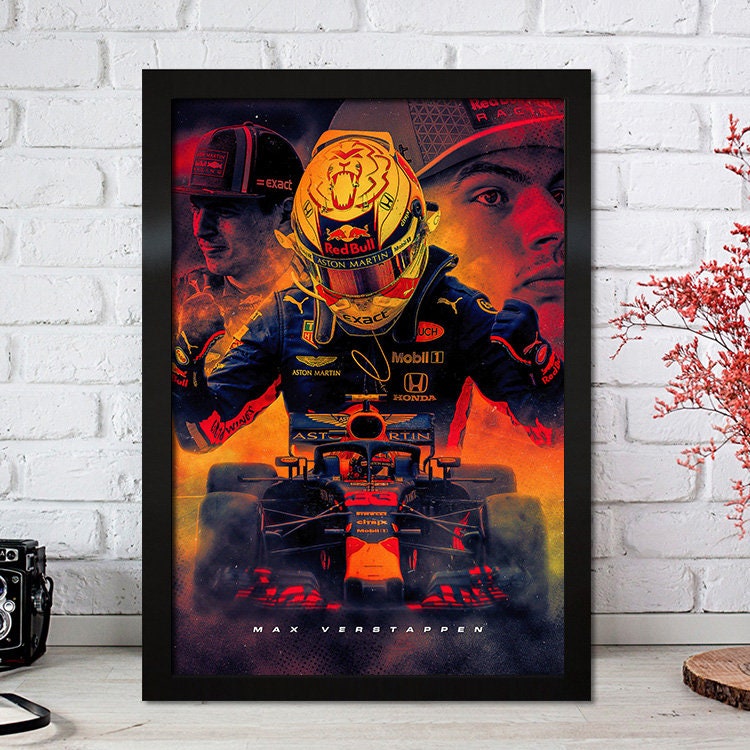 Kreatives Poster von Max Verstappen mit energiegeladenem Design, fantastisches Kunstwerk für Formel 1 Anhänger - Justgoodmood Deko Print ohne Rahmen.