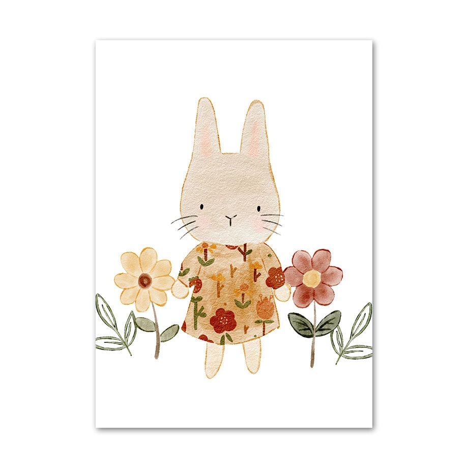 Verspieltes Kaninchenposter mit einem süßen Kaninchen in einem Blumen-Kleid, umgeben von bunten Blumen. Eine charmante Kinderzimmer Deko von justgoodmood.