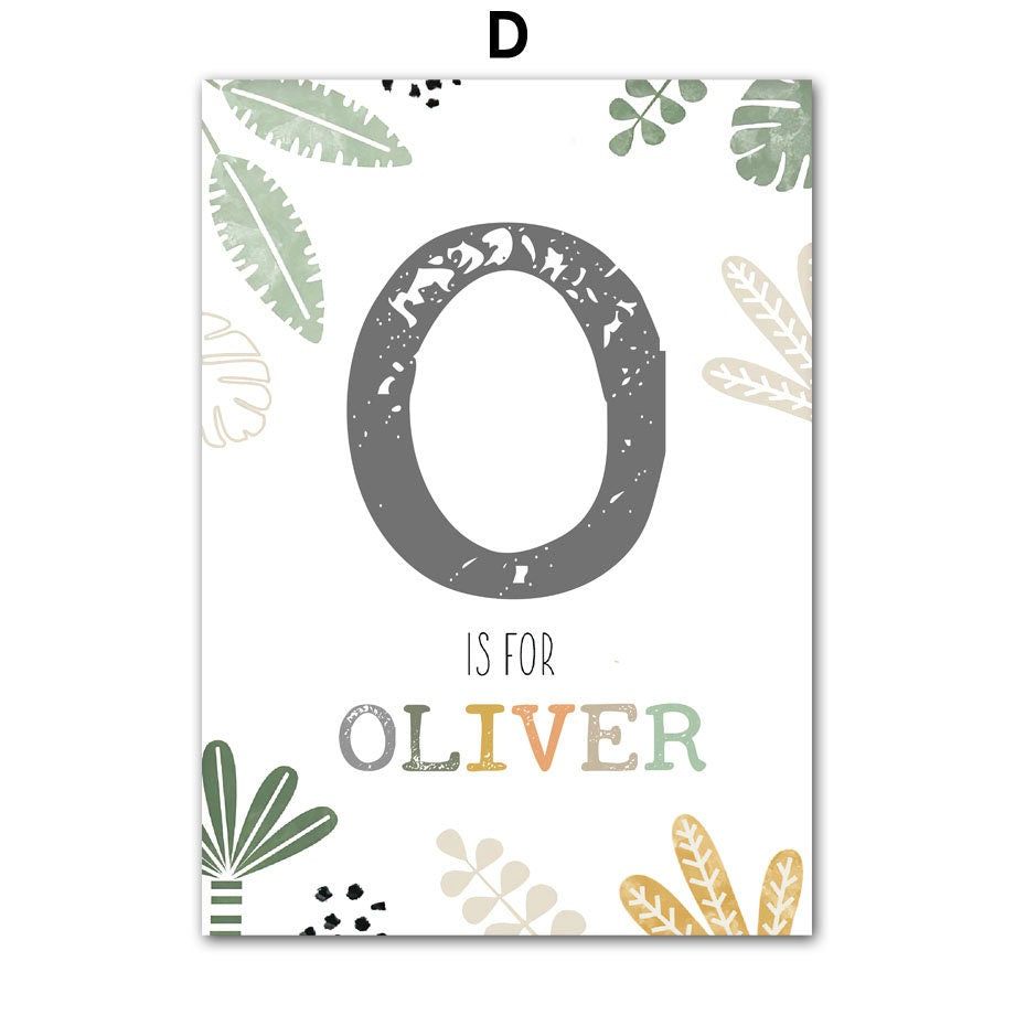 Personalisierbares Poster "O is for Oliver" von justgoodmood. Ideal für das Dschungel-Kinderzimmer, kombiniert es persönliches Design mit fröhlichen Tiermotiven.