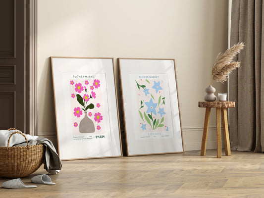 Stilvolle Präsentation zweier Poster aus dem 'Blumen Markt' Serie von justgoodmood. Botanische Wandkunst für ein frisches Wohnambiente. Sofort digitaler Download.