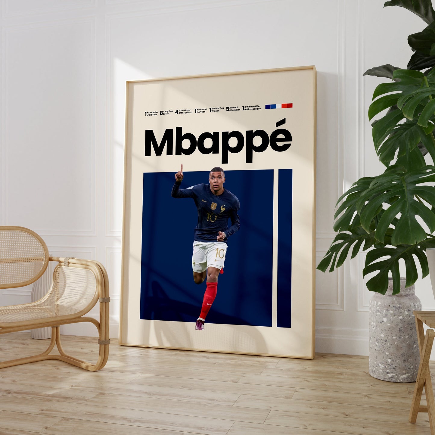 Mbappe Poster Fußball Minimalistisch I Mid Century Modern I Wanddeko I WM Kunst I Frankreich Trikot I Kunstdruck ohne Rahmen