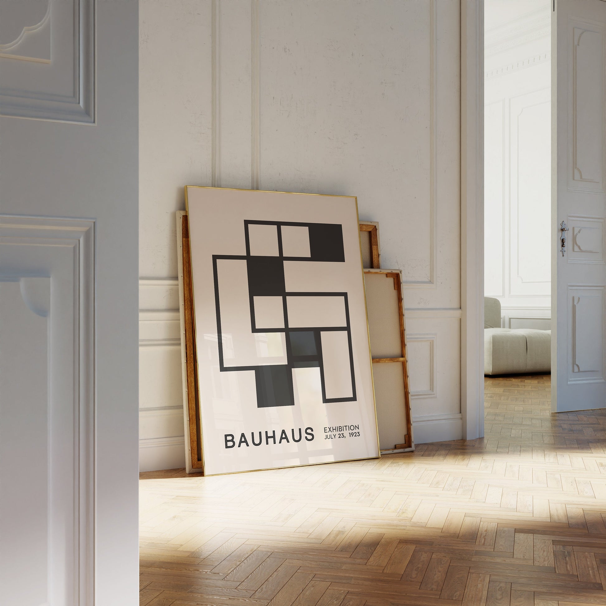Bauhaus Ausstellung Poster von justgoodmood, gepolsterte Wanddeko mit geometrischen Formen, verleiht jedem Raum einen stilvollen Akzent.