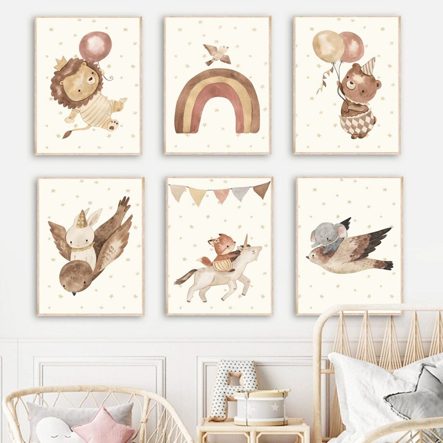 Poster Babyzimmer Bilder Löwe und Bär mit Luftballons Regenbogen Elefant und Hase fliegt und Sternenhimmel als Deko Print ohne Rahmen - justgoodmood