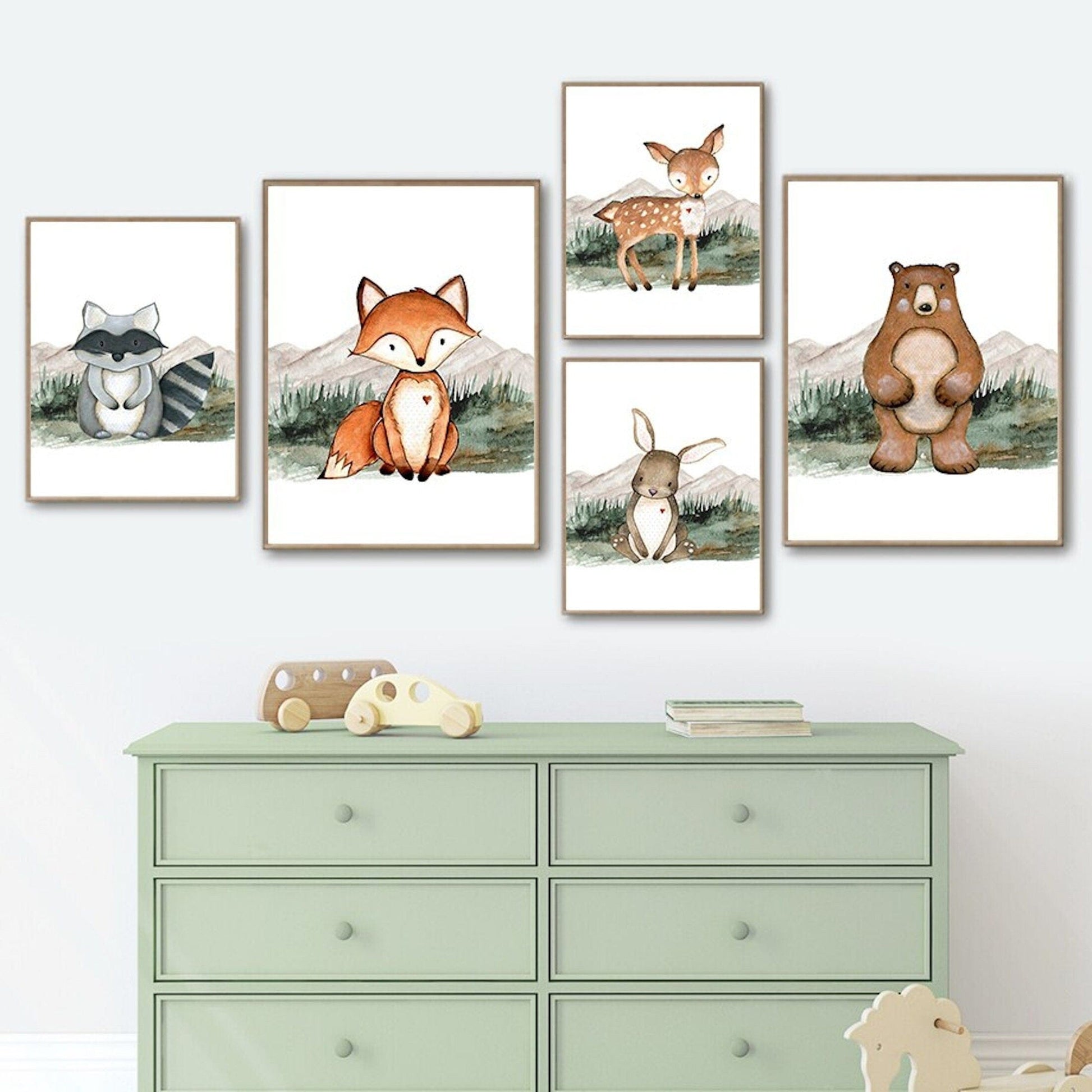 Poster Kinder Wald Tiere Fuchs Waschbär Reh Eule Fuchs Braunbär und Berge als Deko Print ohne Rahmen - justgoodmood